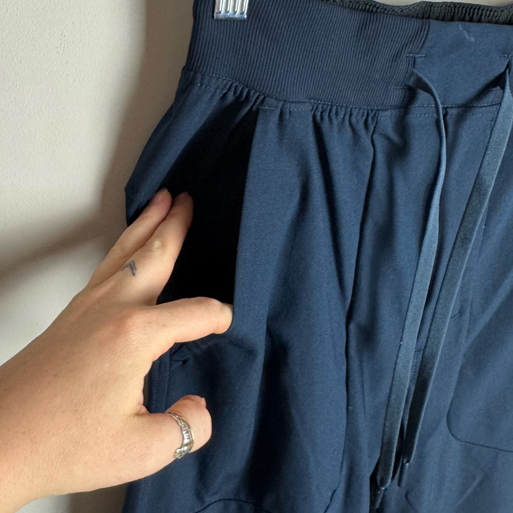 Lululemon Women’s Navy Joggers – Size XS - Picture 3 of 9